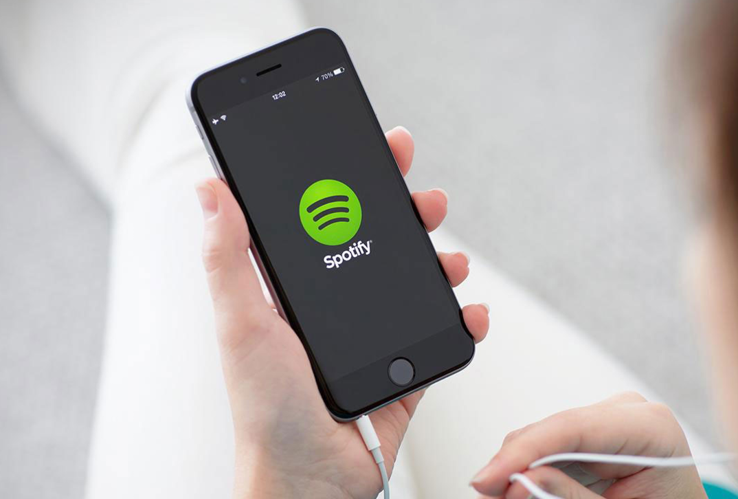 Spotify Premium Harga Pelajar Resmi Dirilis di Indonesia Apple Music dan Spotify Akhirnya Dijadikan Patokan Billboard Chart