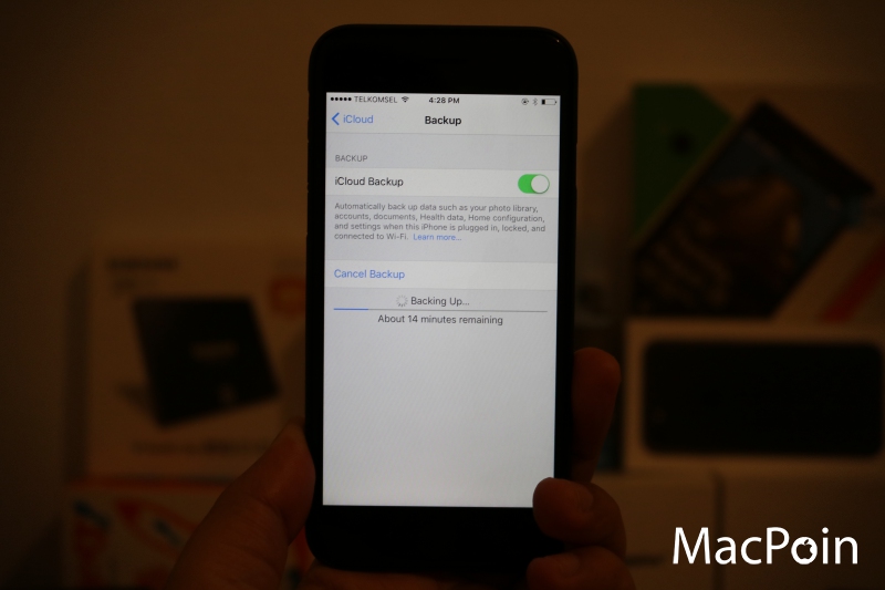 Secara default iPhone bekerjsama telah melaksanakan backup otomatis ke iCloud secara bersiklus Cara Backup iPhone Tanpa iTunes