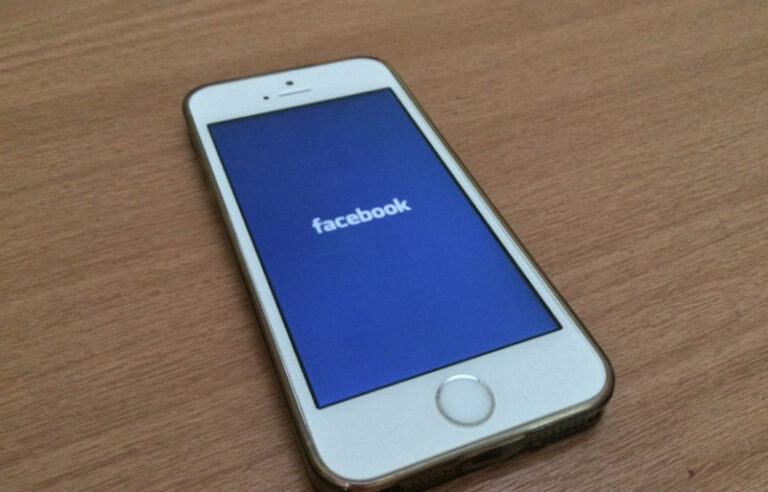 Facebook Mulai Sebarkan Dark Mode ke iOS