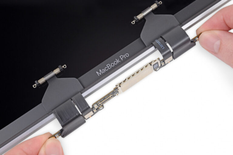 MacBook Pro Kena Flexgate - Cacat Kabel Fleksibel Layar