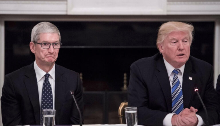 Donald Trump Kunjungi Pabrik Apple di Texas