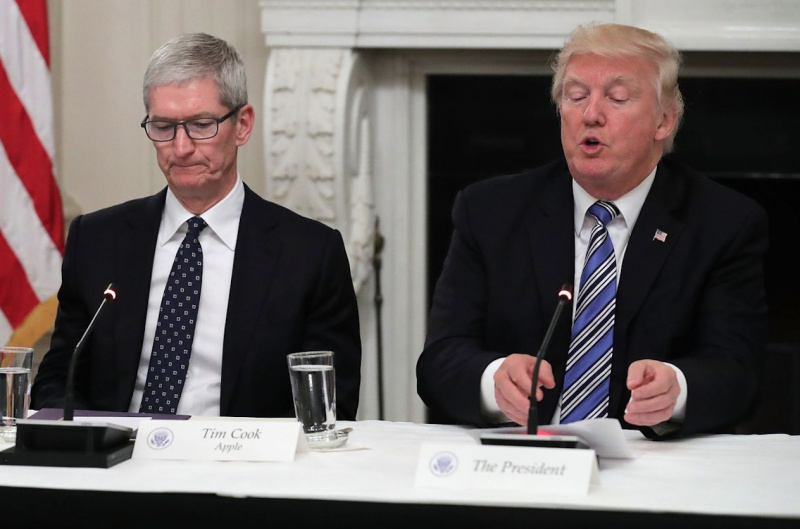 Karyawan Apple Ingin Tim Cook Dekat Dengan Donald Trump