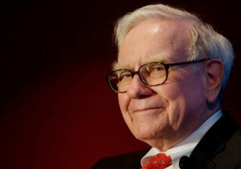 Warren Buffett Akhirnya Pakai iPhone Juga