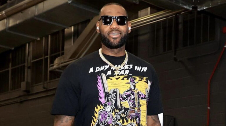 LeBron James Pakai Beats Studio Buds yang Belum Dirilis